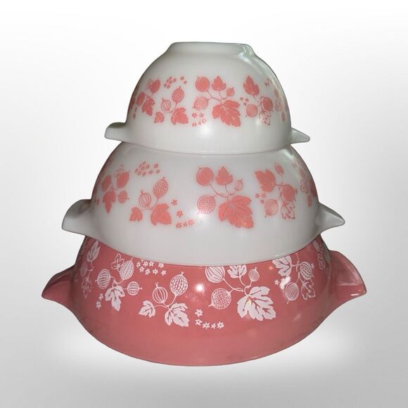 1950s PYREX Pink Gooseberry Cinderella Mixing Bowls Set of 3 Excellent Shape! - Picture 1 of 16